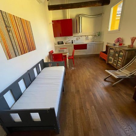 Red Appartamento Immerso Tra Le Mura Bolognesi Ngoại thất bức ảnh