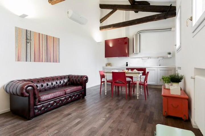 Red Appartamento Immerso Tra Le Mura Bolognesi Ngoại thất bức ảnh