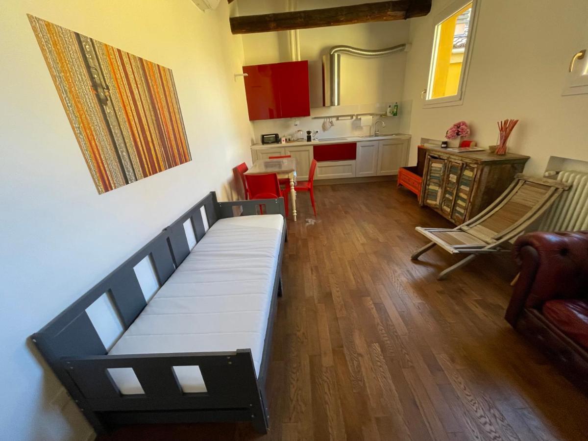 Red Appartamento Immerso Tra Le Mura Bolognesi Ngoại thất bức ảnh